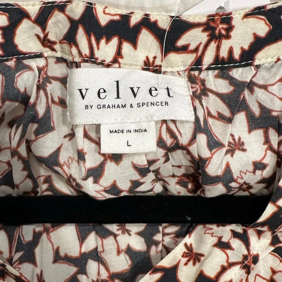Velvet by Graham  & Spencer Melinda Printed Blouse - Picture 6 of 9